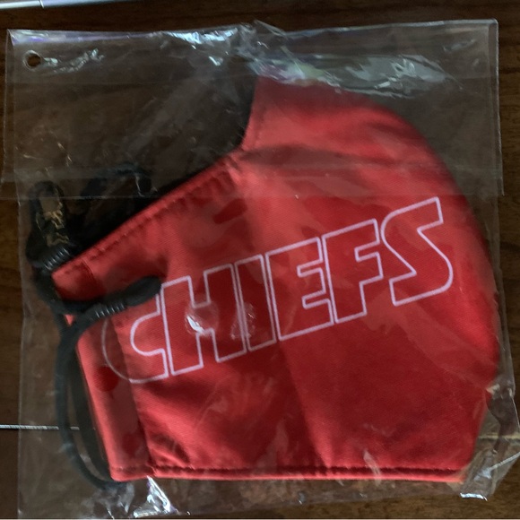 New in Package Kansas Chiefs Mouth Cover Mask - Picture 2 of 2